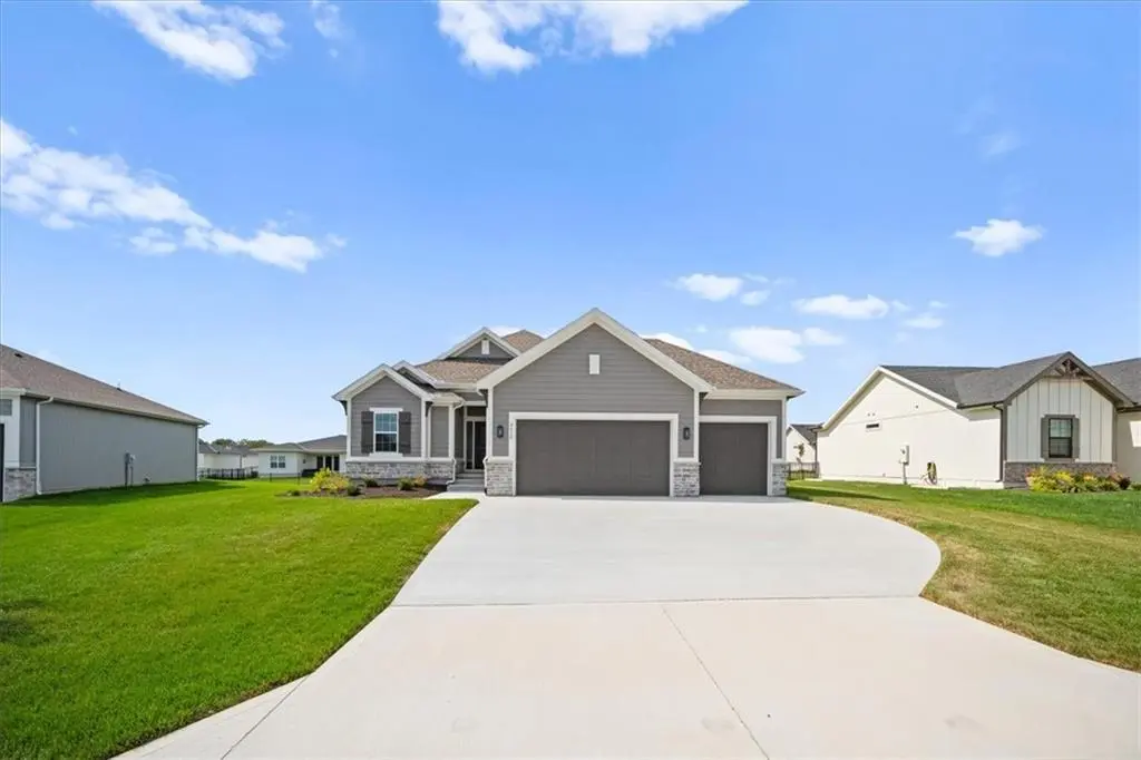 2618 SW Barley Field DR, Lee's Summit, MO 64082