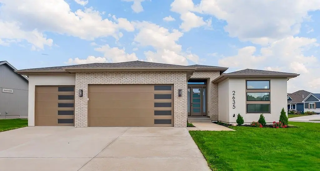 2635 SW Tracker LN, Lee's Summit, MO 64082