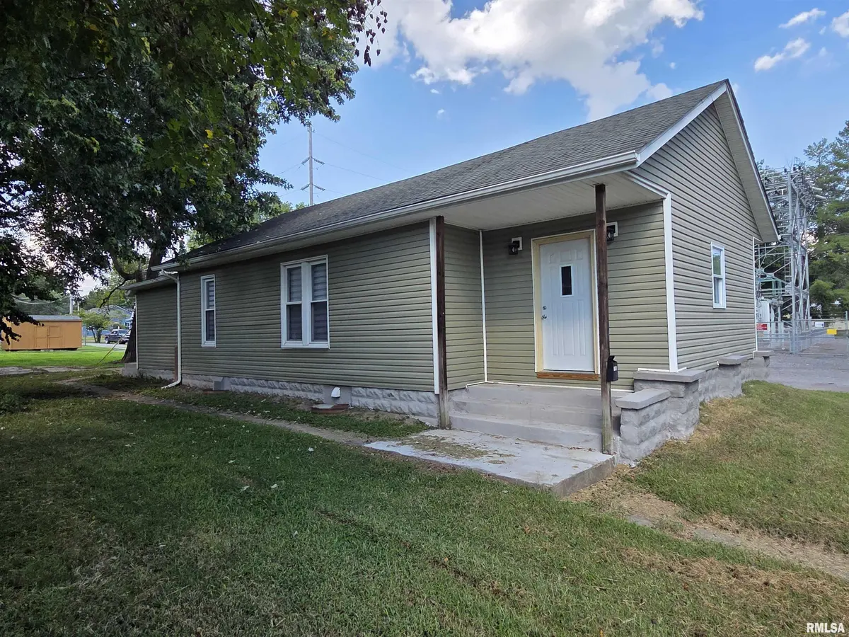 608 E BROADWAY BLVD, Johnston City, IL 62951