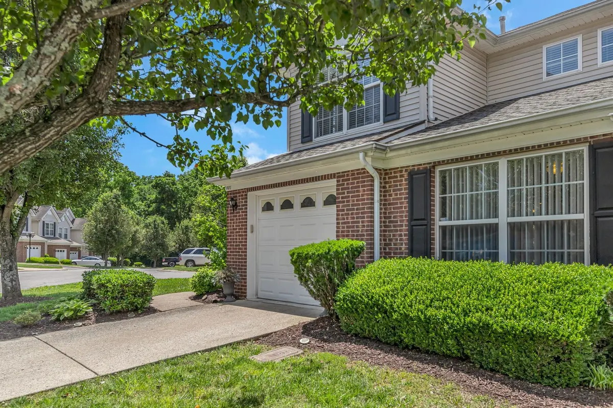 747 Tulip Grove Rd #901, Hermitage, TN 37076