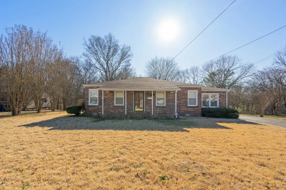 144 Derby St, Camden, TN 38320