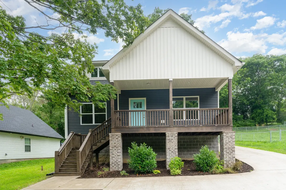 1120 Taylor Town Rd, White Bluff, TN 37187