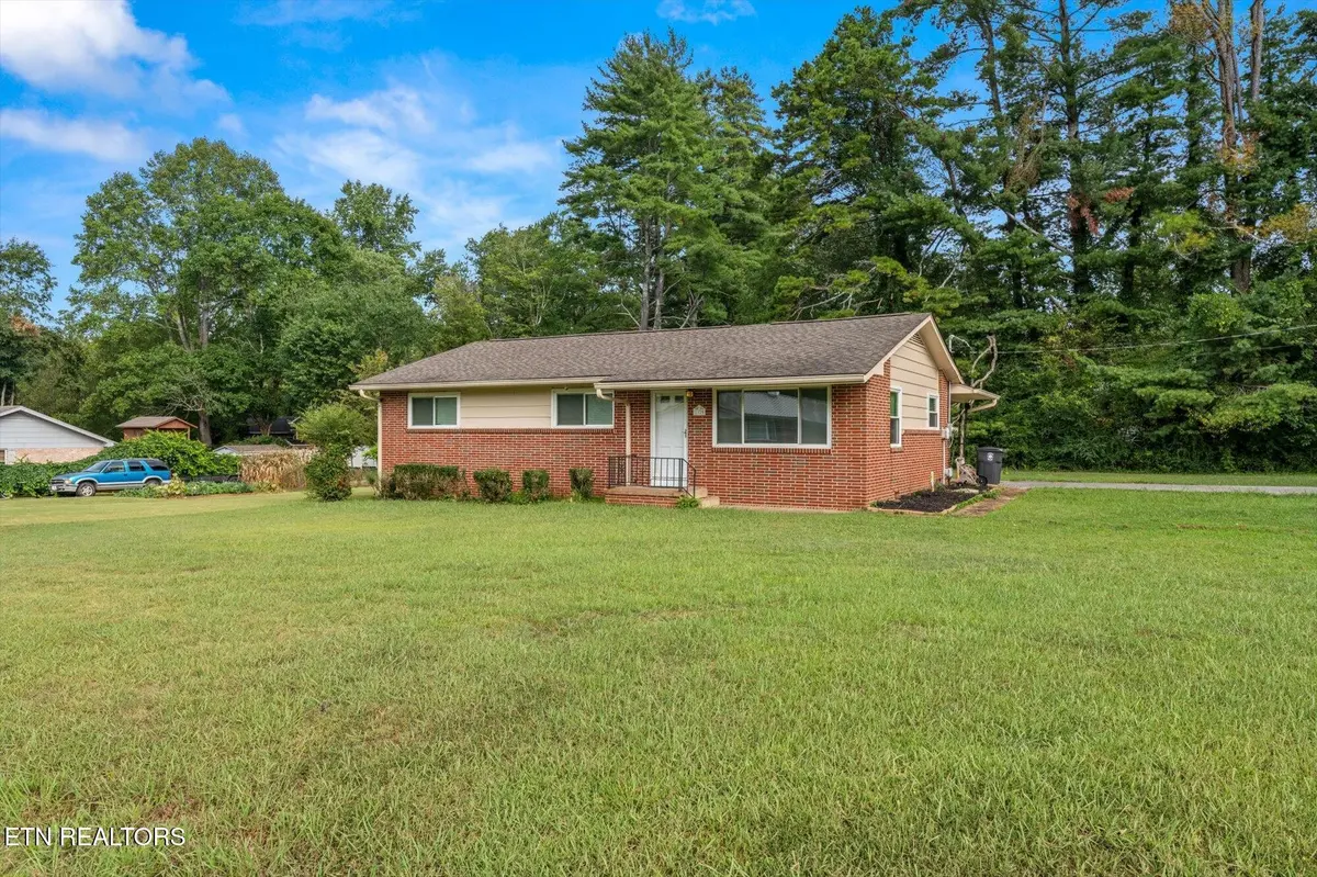 1120 Apache St, Athens, TN 37303