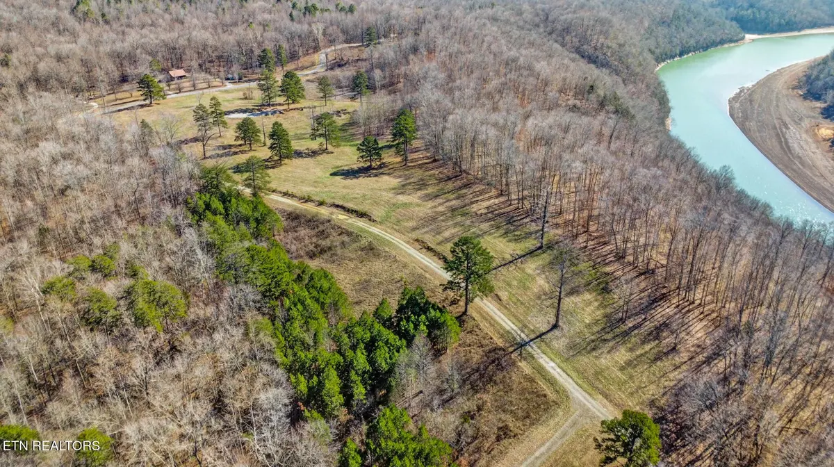 5031 Robbinstown Rd, Byrdstown, TN 38549