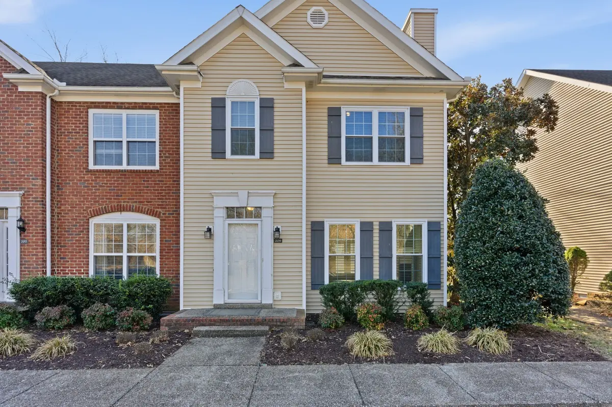 209 Newport Cove Ct, Thompsons Station, TN 37179