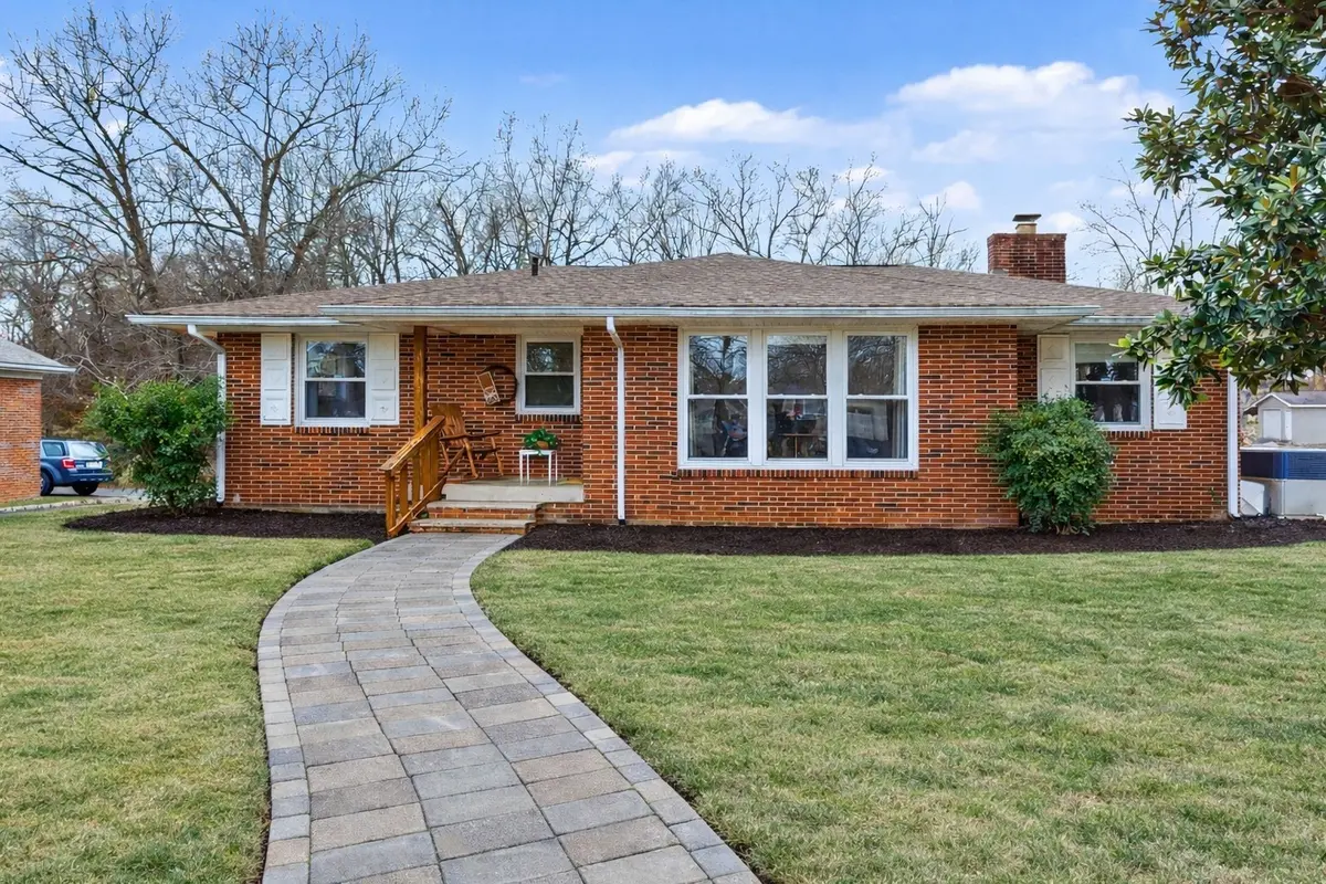 1618 Woodside Dr, Lebanon, TN 37087