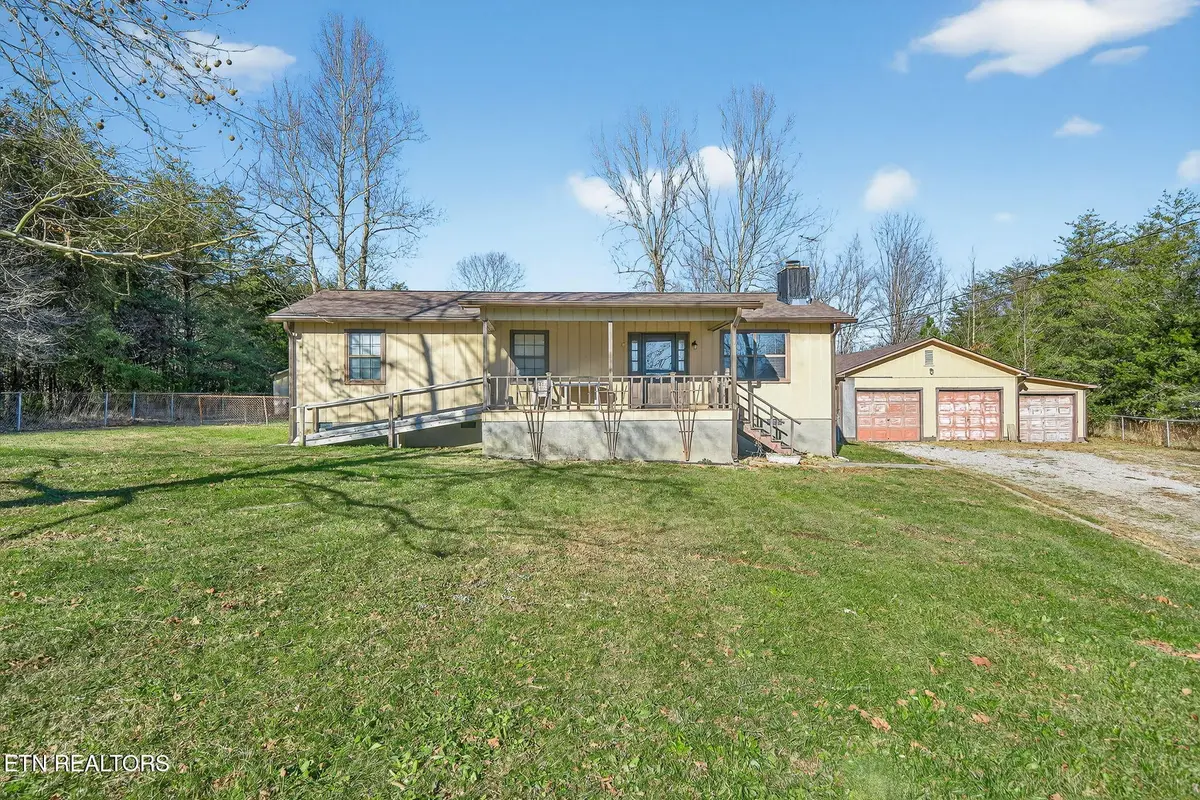 694 Sligo St, Crossville, TN 38572