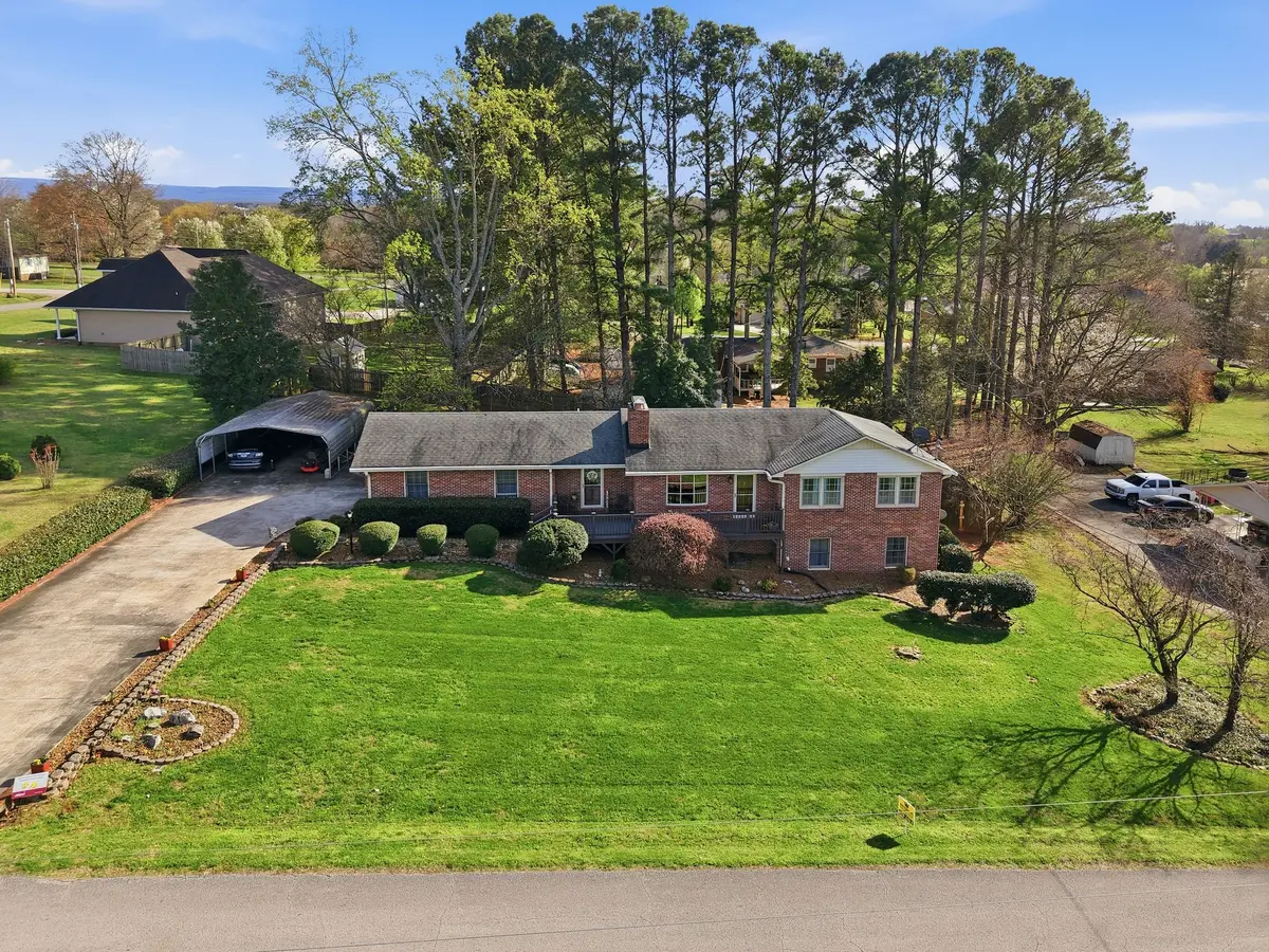 303 Kelly Dr, Decherd, TN 37324