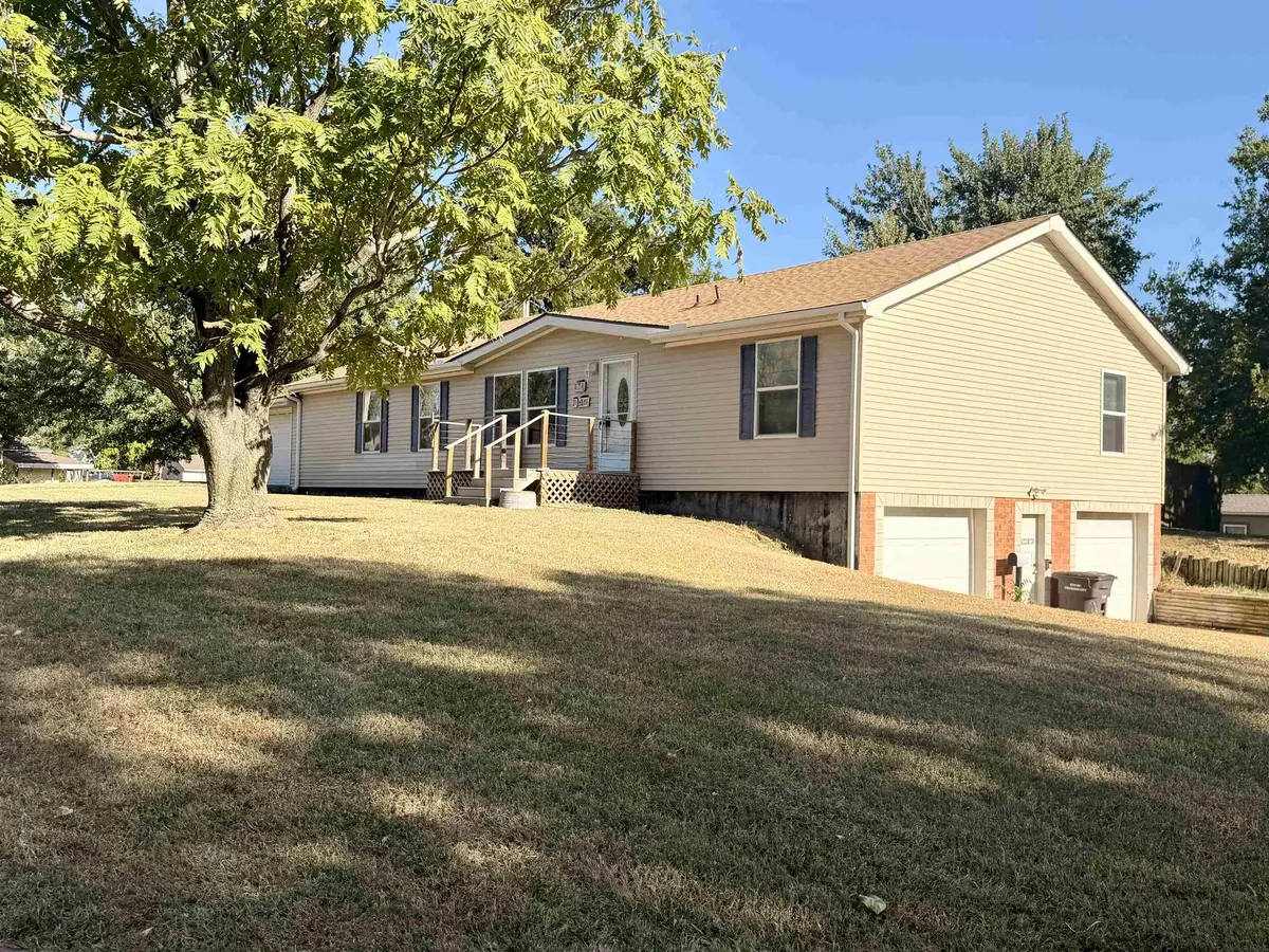 915 W Cedar, Arkansas City, KS 67005