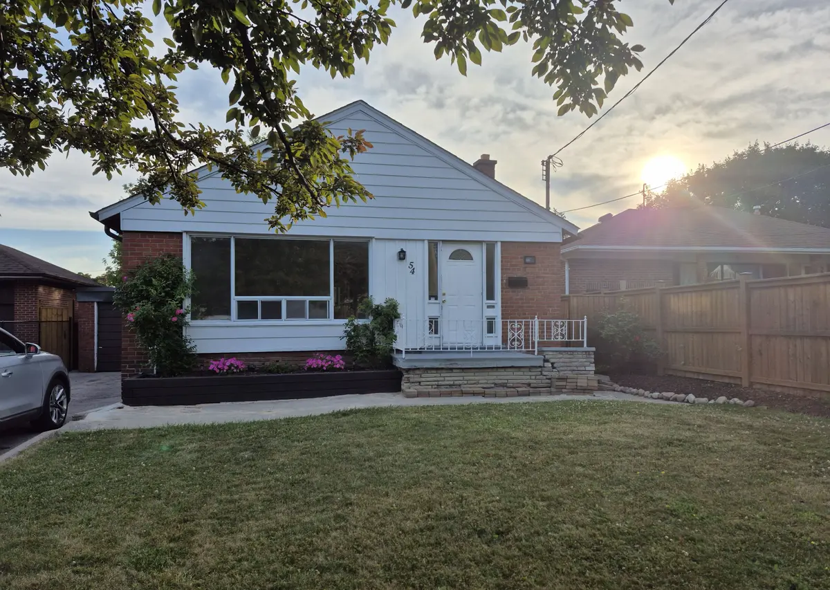 54 Garside CRES, Toronto W04, ON M6M 2Z6