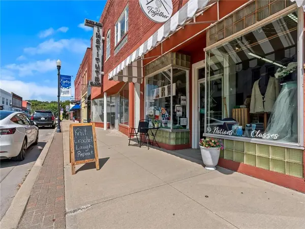 110-114 E Broadway AVE, Excelsior Springs, MO 64024