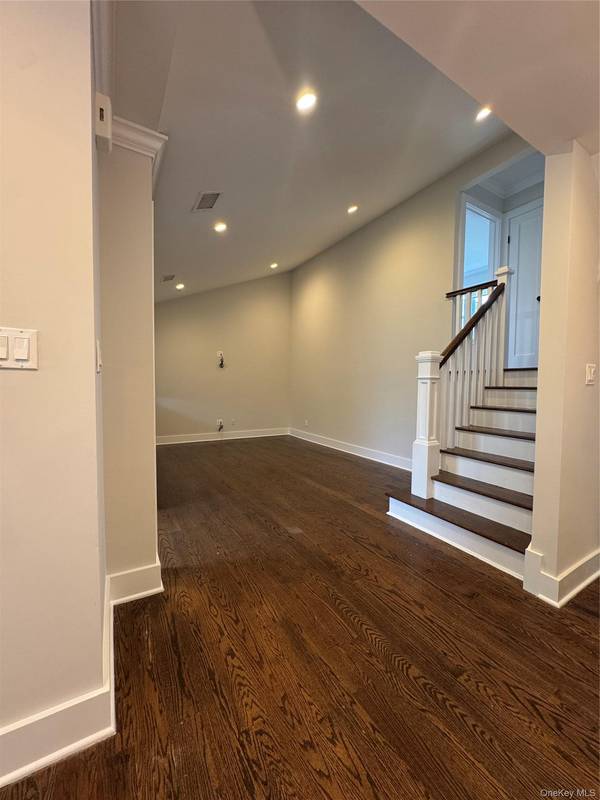 3215 Eastern Pkwy, Baldwin, NY 11510