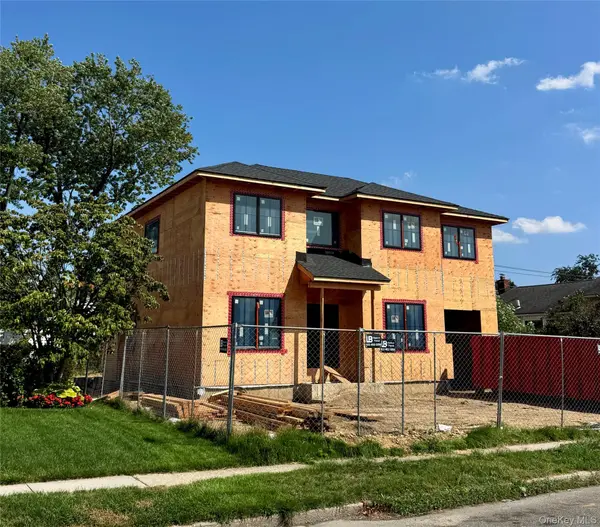 121 Dean ST, Hicksville, NY 11801
