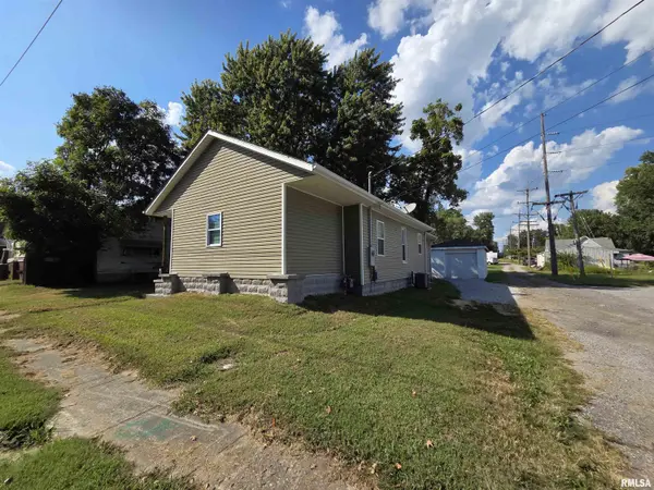 608 E BROADWAY BLVD, Johnston City, IL 62951