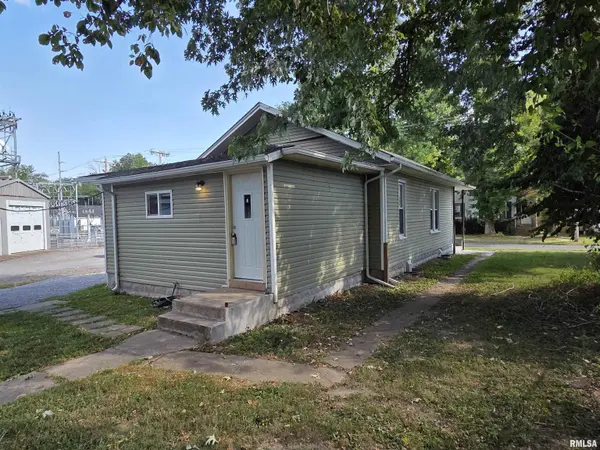 608 E BROADWAY BLVD, Johnston City, IL 62951