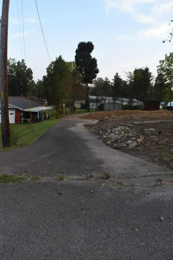 218 Cedar Ave, Linden, TN 37096