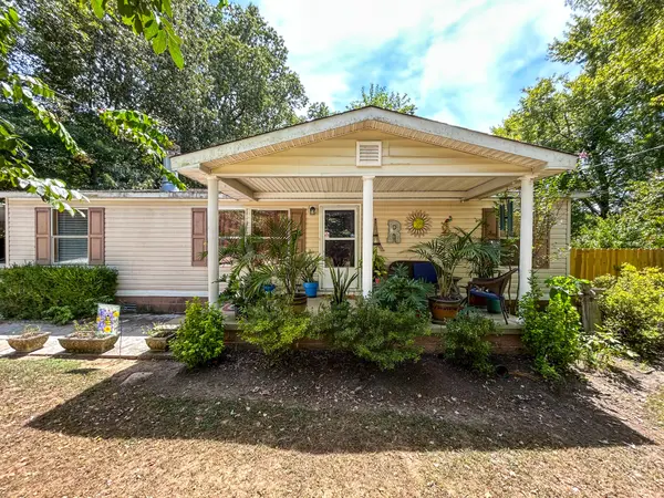 29832 Broad St, Bruceton, TN 38317