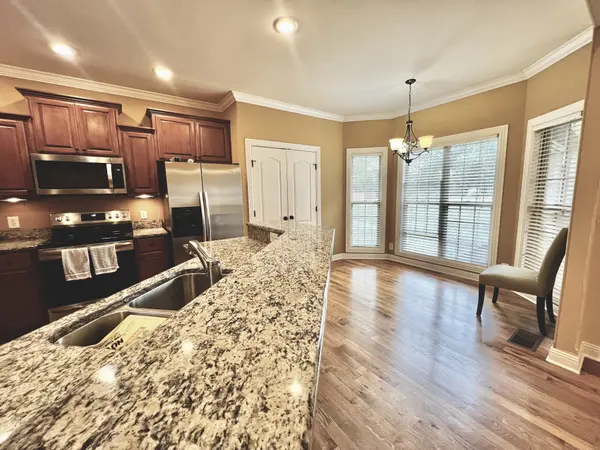 102 Spring View Dr, Cottontown, TN 37048