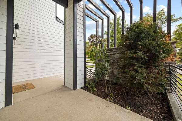 716 Village Ct, Nashville, TN 37206