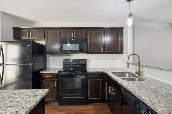 102 Cobblestone Place Dr, Goodlettsville, TN 37072