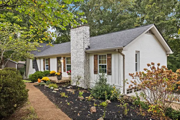 1017 Red Oak Dr, Greenbrier, TN 37073