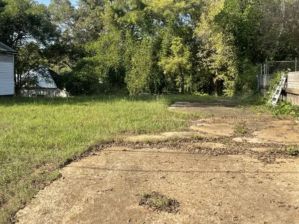 608 Depot St, Paris, TN 38242