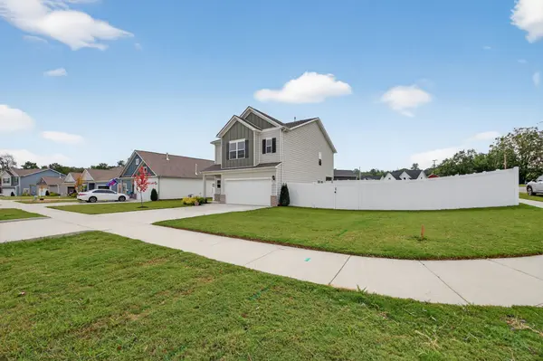 1002 Village Ct, Burns, TN 37029