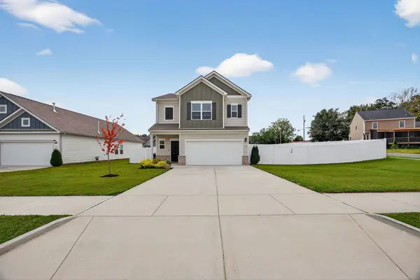 1002 Village Ct, Burns, TN 37029