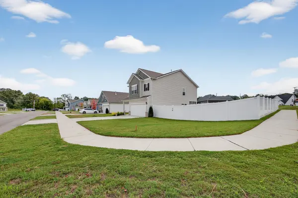 1002 Village Ct, Burns, TN 37029