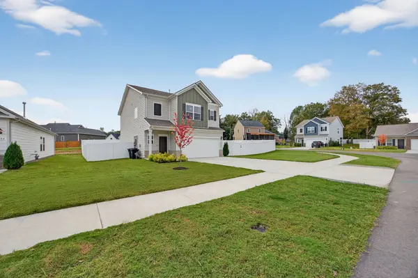 1002 Village Ct, Burns, TN 37029