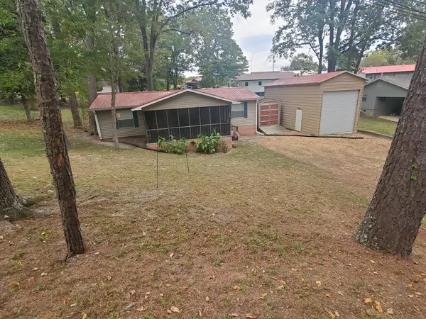 620 Mansard Island Dr, Springville, TN 38256