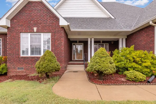 4241 N Woodstock Dr, Clarksville, TN 37040