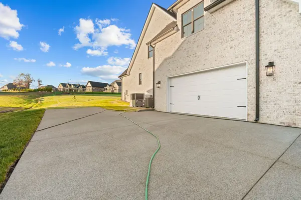 307 Oaks Xing, Lebanon, TN 37087