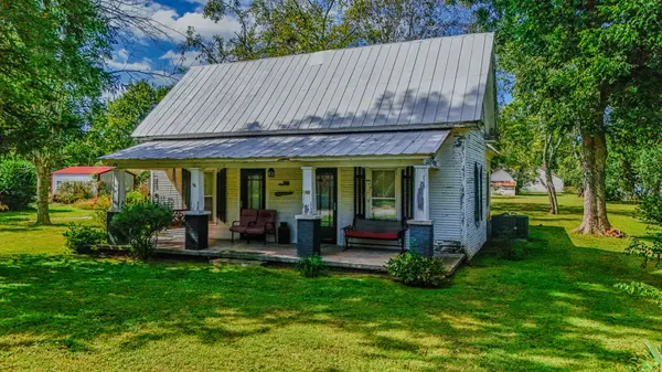 306 College St, Decherd, TN 37324
