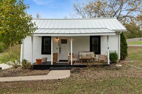 700 Maplewood Ln, Nashville, TN 37216