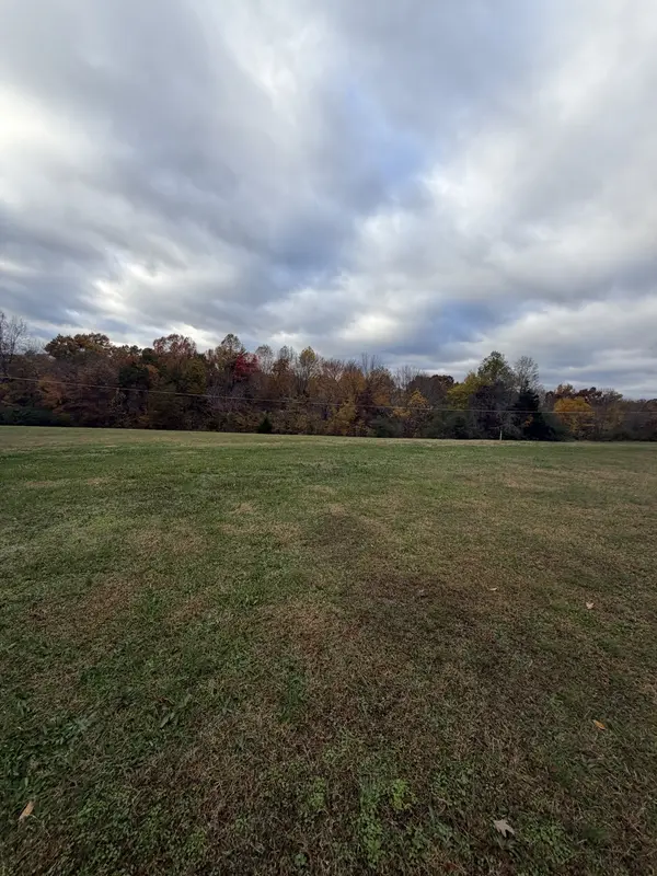 106 Mutt Rd, White Bluff, TN 37187