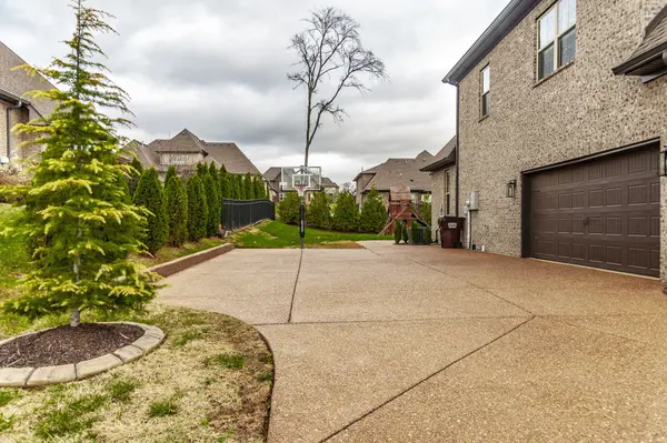 2024 Hawkwell Cir, Hendersonville, TN 37075