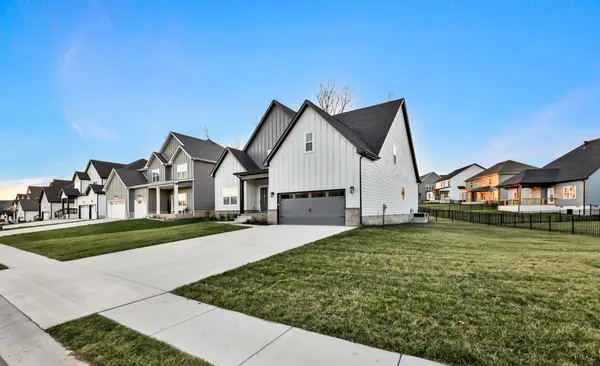 1758 Oak Forest Dr, Clarksville, TN 37043