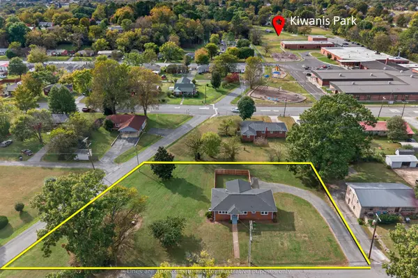 918 1st Ave, Fayetteville, TN 37334