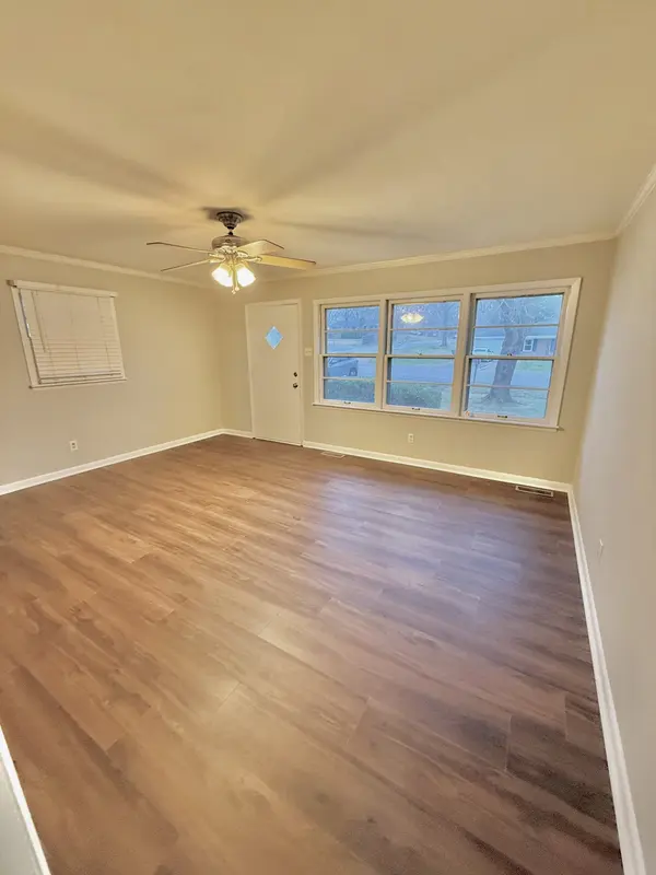 135 Donna Dr, Hopkinsville, KY 42240