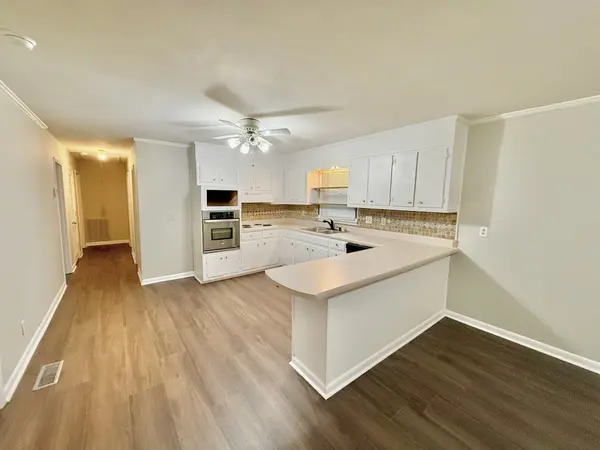 135 Donna Dr, Hopkinsville, KY 42240