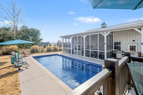 1002 Roland Ct, Cottontown, TN 37048