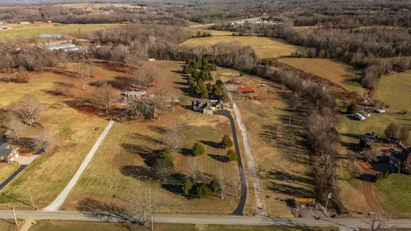 5563 Stacy Springs Rd, Springfield, TN 37172