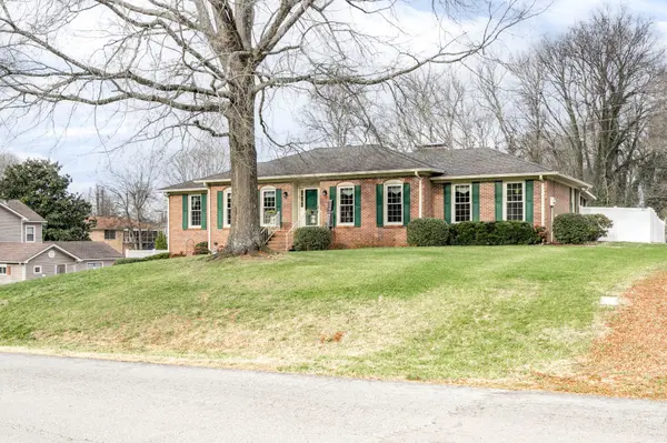 402 Hemingway Dr, Columbia, TN 38401