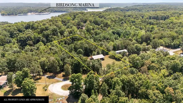 366 Connie Lynn Dr, Camden, TN 38320