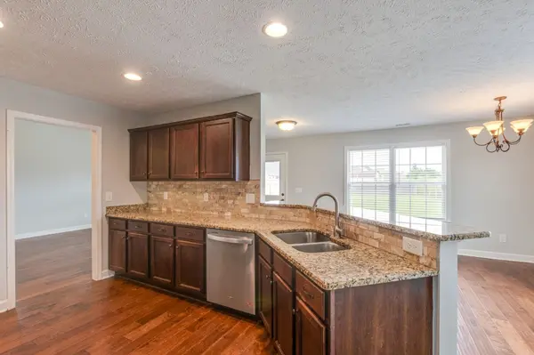 2524 Auldridge Dr, Christiana, TN 37037