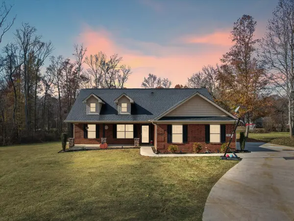 9 Villa Cir, Fayetteville, TN 37334