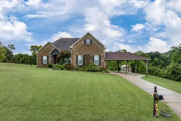 1855 Lochlann Dr, Culleoka, TN 38451
