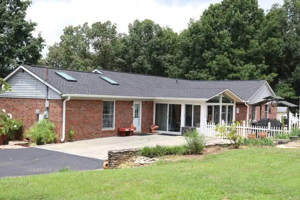 2079 Rock Springs Rd, Columbia, TN 38401