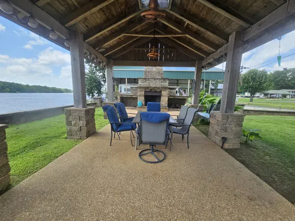 625 River Rd, Clifton, TN 38425